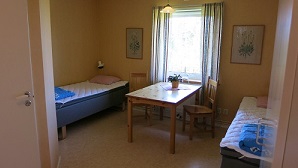2-bed room